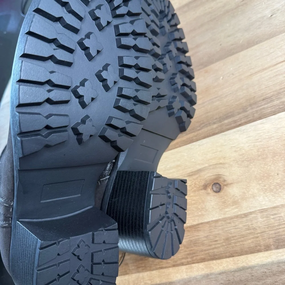 New Torrid Lug Heeled Chelsea Bootie Womens Size 13 - Picture 6 of 8